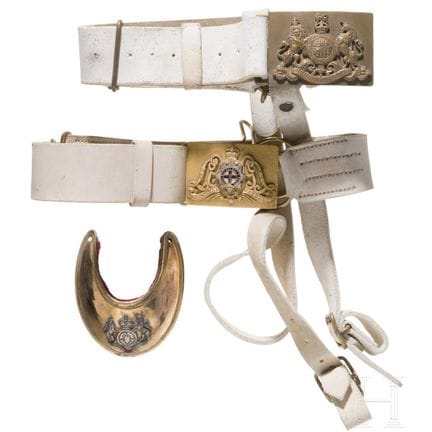 Tres insignias de la realeza británica (cinturón y