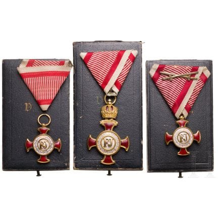 Trois Croix d’or du Mérite de l’Ordre de François-