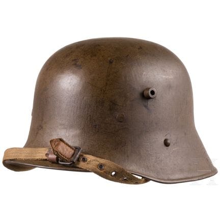 Casco de acero M 17  
Acero, borde rebordeado, dos