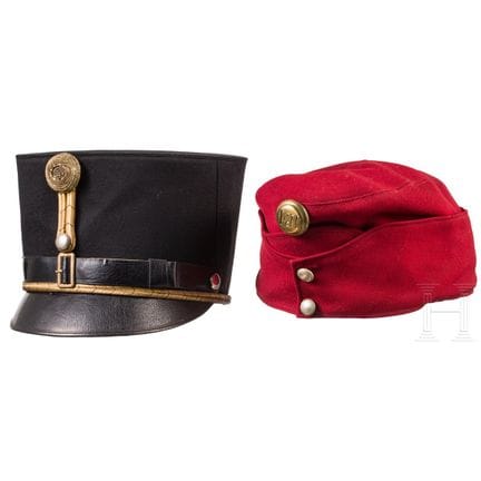 Dos gorras para miembros del Ejército austrohúngar