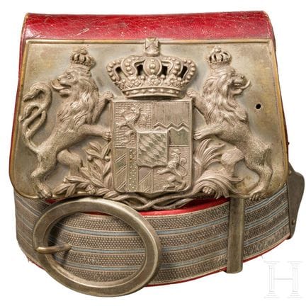 Una scatola a cartiglio M 1873 e una bandoliera pe