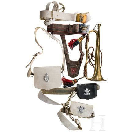 Una pequeña colección de objetos militares británi