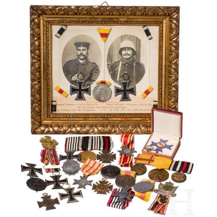Un petit ensemble d'ordres et de décorations  
Les