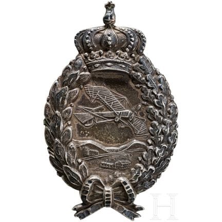 Insigne de pilote bavarois  
Argent, fond creux, o