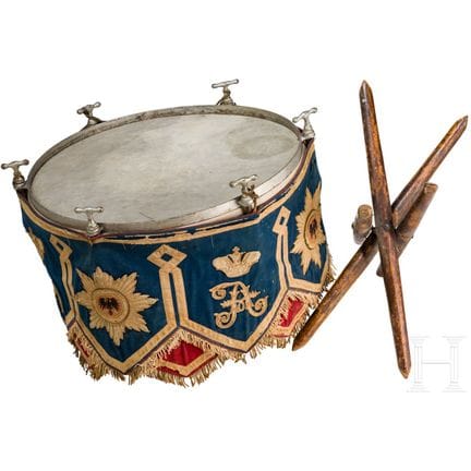 Un timbal y un estandarte del 2.º Regimiento de Ul