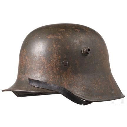 A steel helmet M 17  
Stahl mit feldgrauer Origina