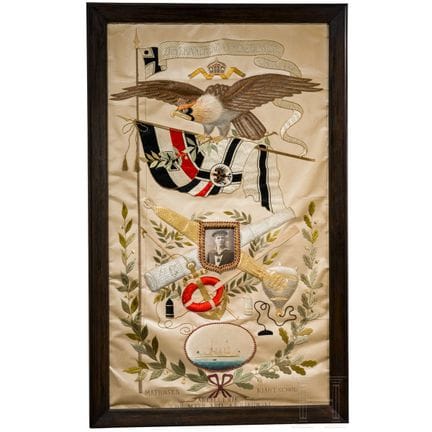 Un grande quadro ricamato in seta in stile cinese,