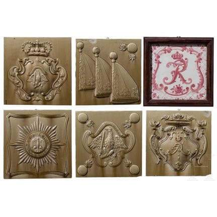 Collezione di cinque piastrelle patriottiche e una