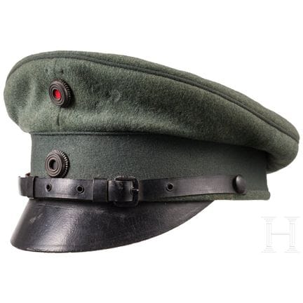 A visor cap M 1917 for Prussian officers  
Feldgra