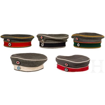 Five field-grey caps for cavalry troopers  
Alle z