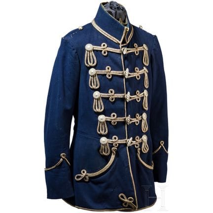 Un uniforme provisional de Attila para los oficial