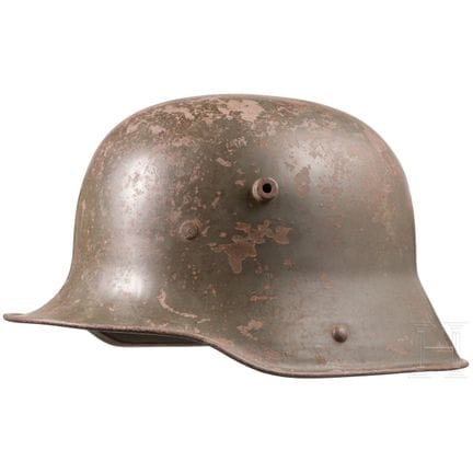 A steel helmet M 16  
Stahl mit feldgrauer Origina