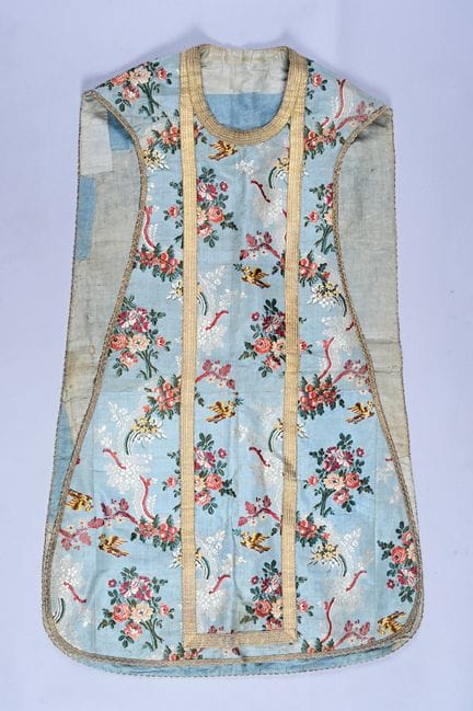 Completo paramento liturgico in lampas, Spagna, 17