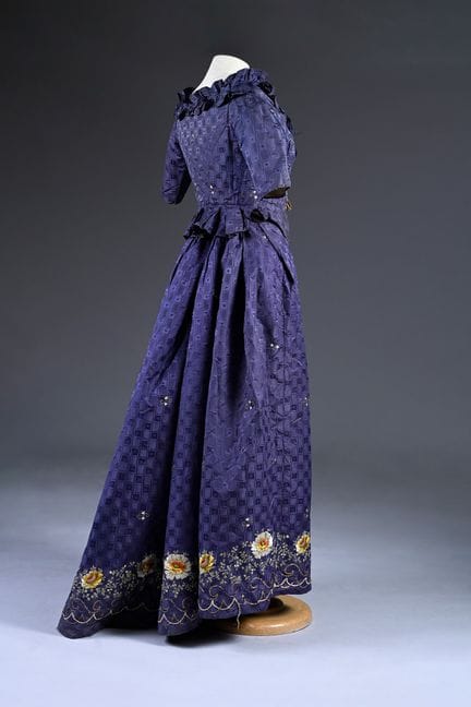 Robe brodée de la fin du XVIIIe siècle, transformé