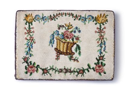 Reliure de carnet en sablé de perles, époque Resta