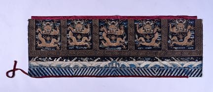 Bandeau brodé, Chine, fin du XIXe siècle, satin bl