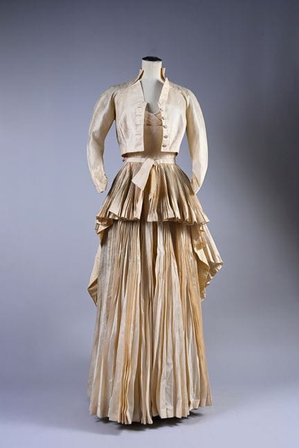 Ensemble du soir griffé Jean
Desses (no E 900), ve