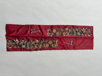 Trois broderies, Chine, début du XXe siècle, dessu