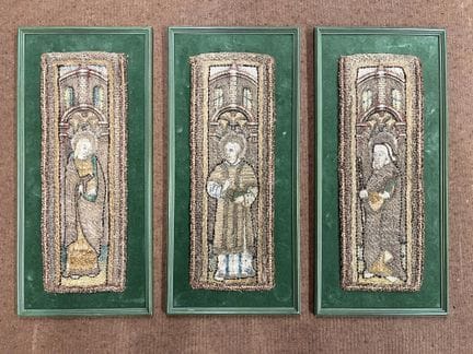 Trois fragments de bande d'orfroi, début du XVIe s