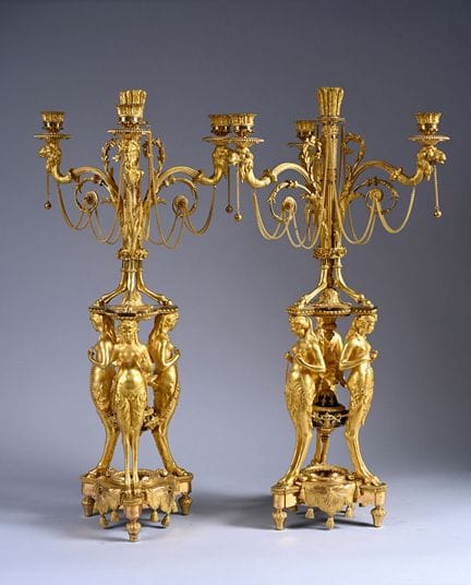 Gran par de candelabros de bronce cincelado y dora