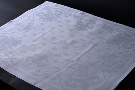 Set di dodici tovaglioli damascati con gigli, seco