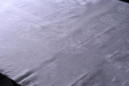 Tovaglia da banchetto damascata con motivi di gram