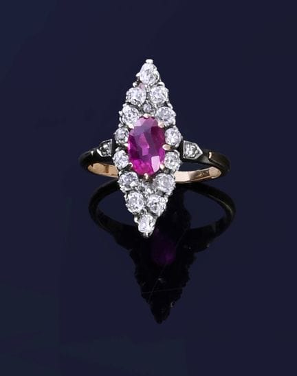 Navette-Ring aus 750er Weiß- und Gelbgold, in dess