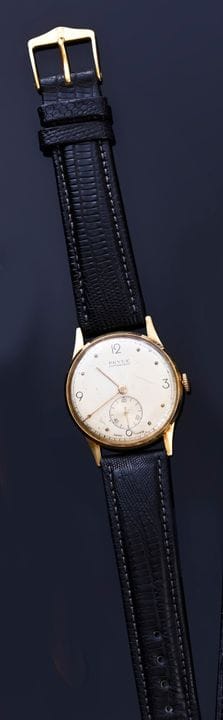 ÜBERSICHT Armbanduhr aus 18 Karat Gold (750 Tausen