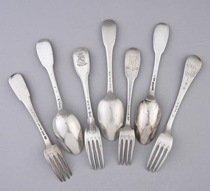 Ensemble de couverts en argent comprenant 3 cuillè