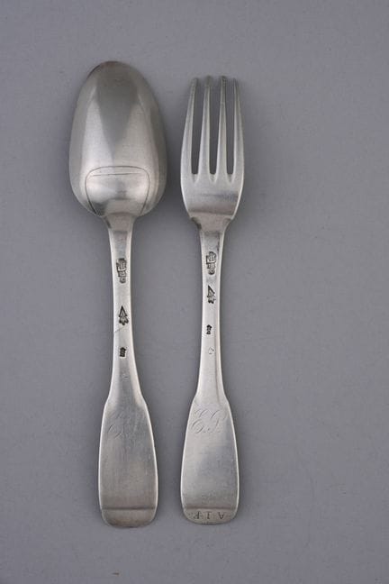 Couvert en argent du modèle uni plat, la spatules 