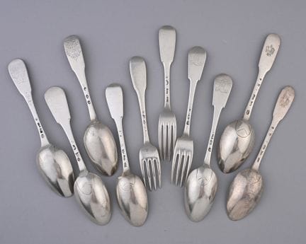 Lot de couverts en argent du modèle uni plat, comp