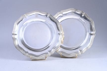 Paire d'assiettes en argent 1er titre (950°/°°) de