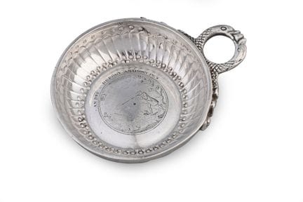 Weinkelch aus Silber, der Korpus mit Godrons und P
