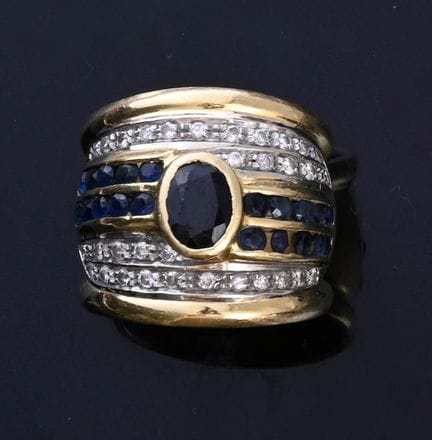Breiter Ring aus 750er Gelbgold, verziert mit eine