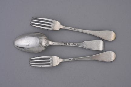 Lot de couverts en argent du modèle uni plat, comp