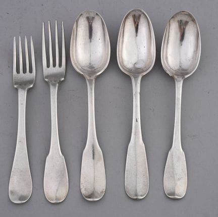 Ensemble de couverts en argent du modèle uniplat c