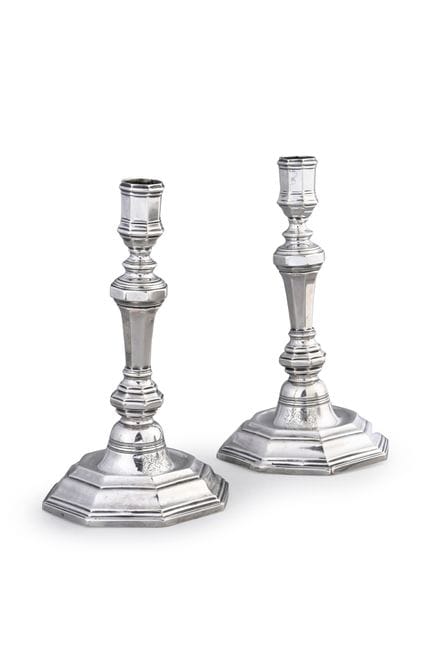 Paire de flambeaux en argent (950°/°°) du modèle à