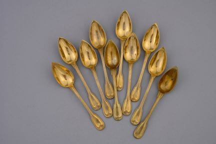 Set aus 10 vergoldeten Metall-Teelöffeln im „Doubl