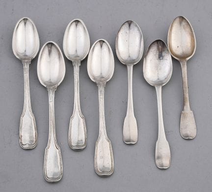 Kaffee-Löffel-Set aus Silber, bestehend aus:
Drei 