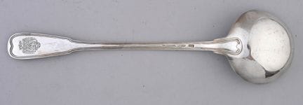 Louche en argent du modèle double filet, la spatul