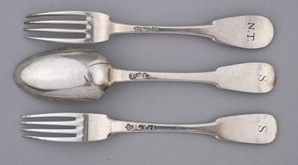 Lot de 2 fourchettes et une cuillère en argent du 