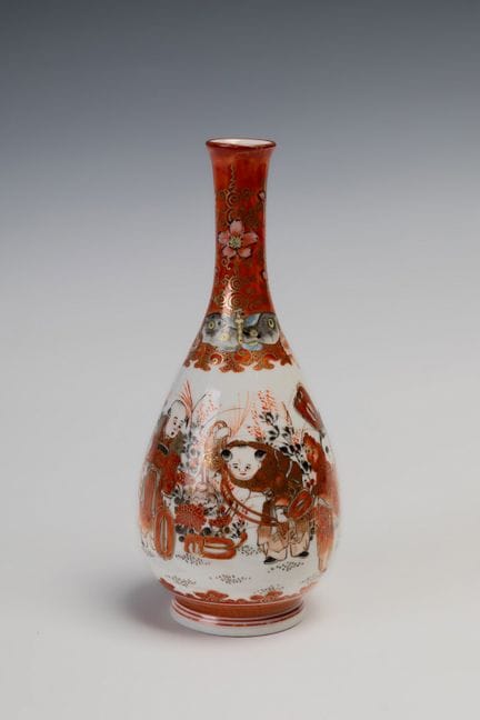 Kutani vase. Japan, Meiji era, ca.1900.

Hand-pain