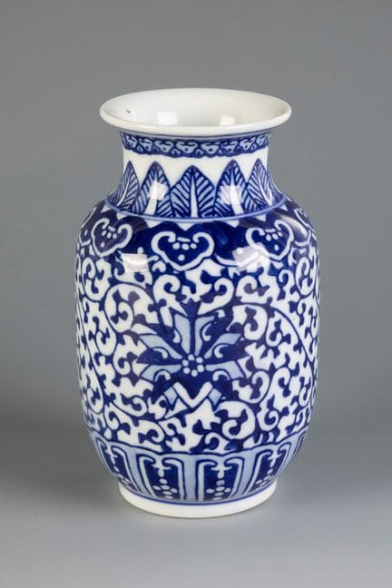 Chinese vase, Qing dynasty, 19th century.

Hand-pa