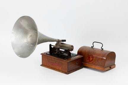 Pathé "Coquet" phonograph. France, ca. 1905.

Wood