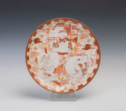 Japanese Imari plate. Meiji era, ca.1900.

Hand pa