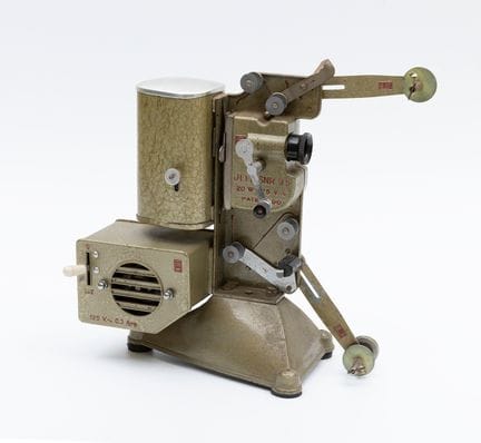 Antique film projector EL JEFE SNR 9,5 motorized. 
