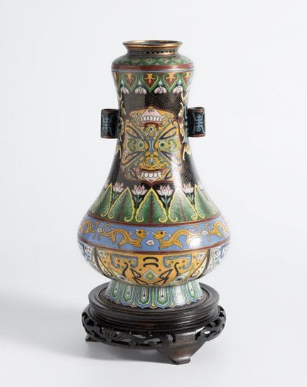 Qing dynasty vase. China, ca. 1890.

Bronze with c