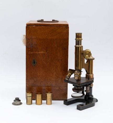 ERNST LEIZ WETZLAR microscope from the first quart