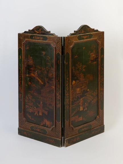 Small Chinese style folding screen. PIERRE LOTTIER