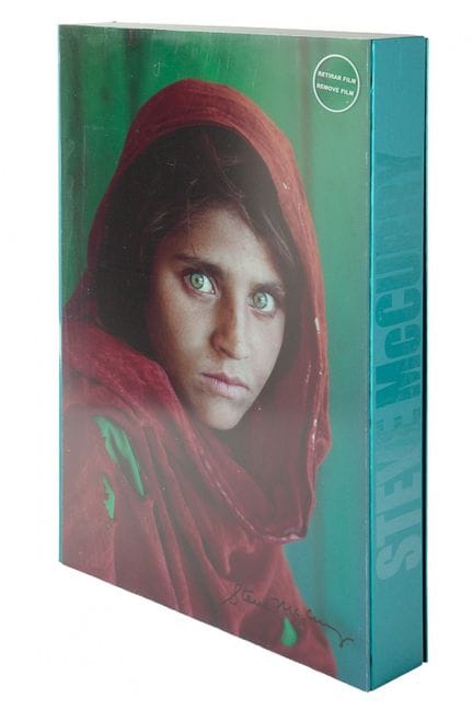 STEVE MCCURRY (USA, 1950).

"Capturing Life, 2024.